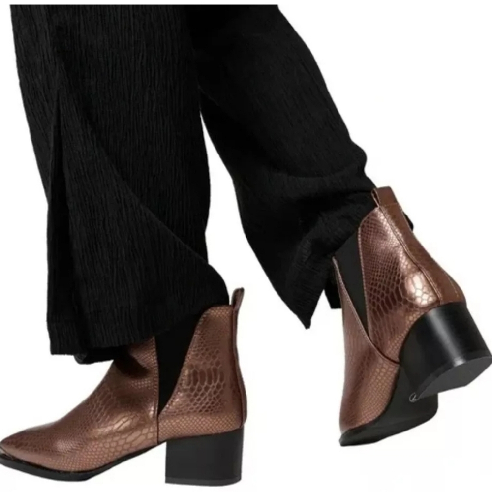 New Seven 7 Madison Python Boots Copper Tone Point Toe Chrome Accent Size 9.5